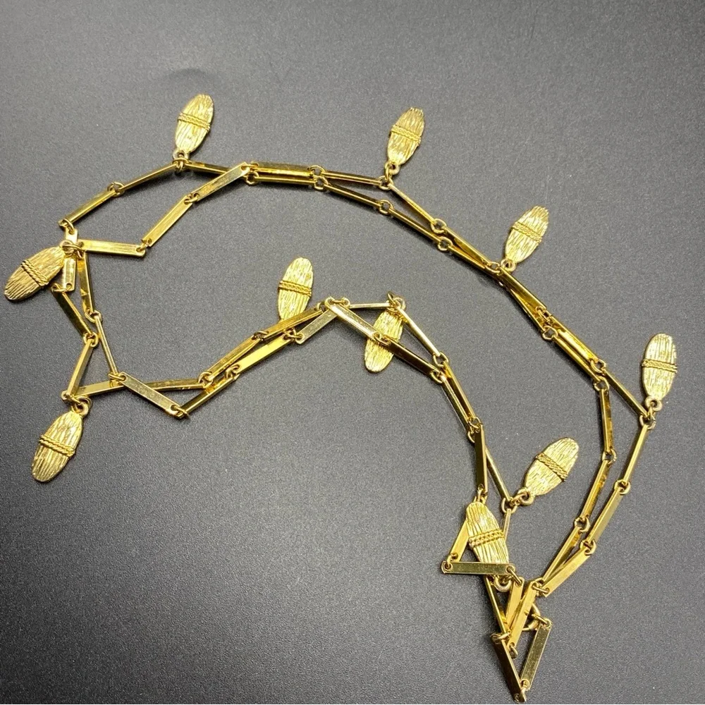 Vintage Retro Gold Tone Chain With Dangles 36